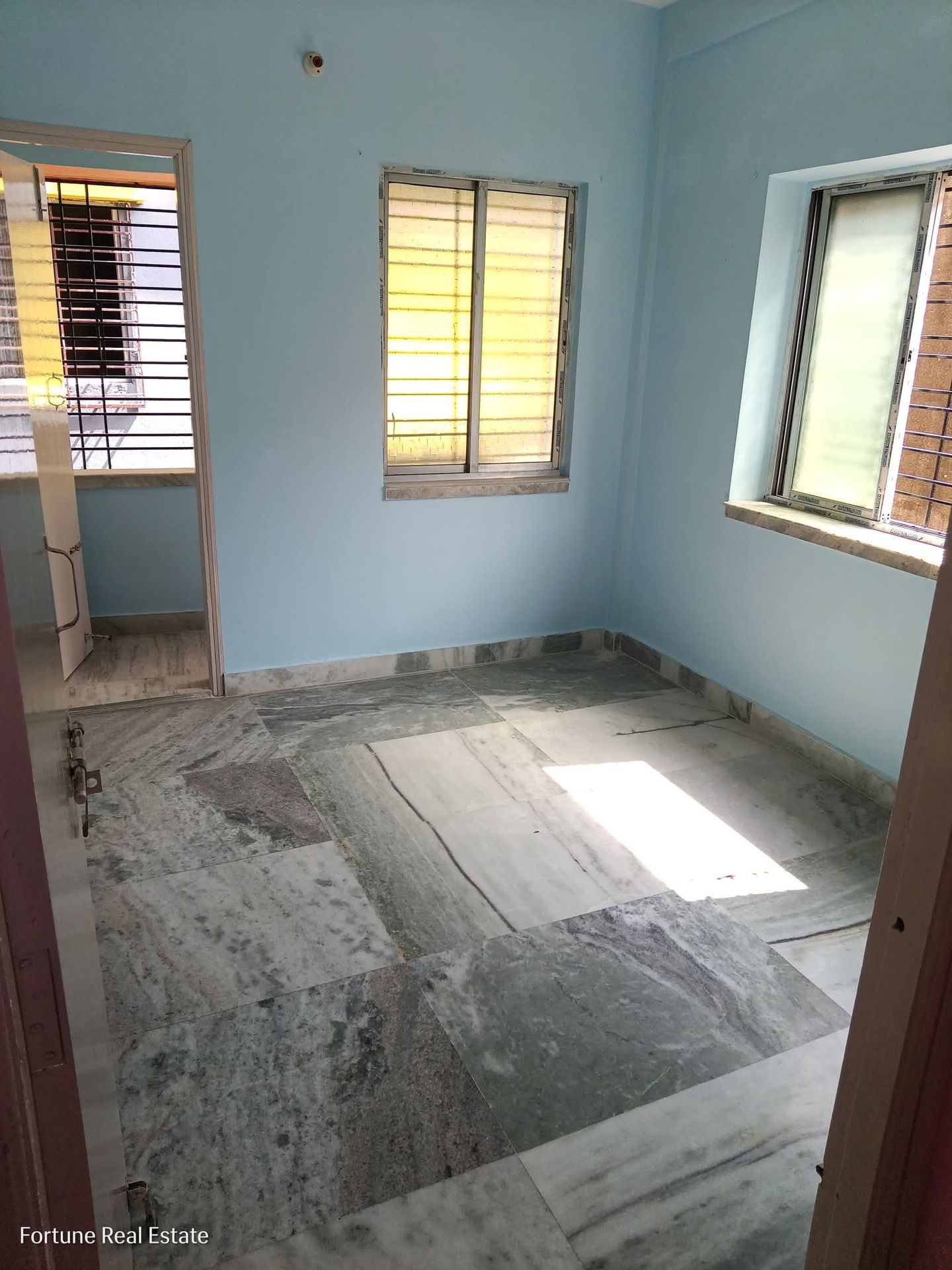 2 BHK residential in Golf Green, Kolkata, Kolkata — photo 1