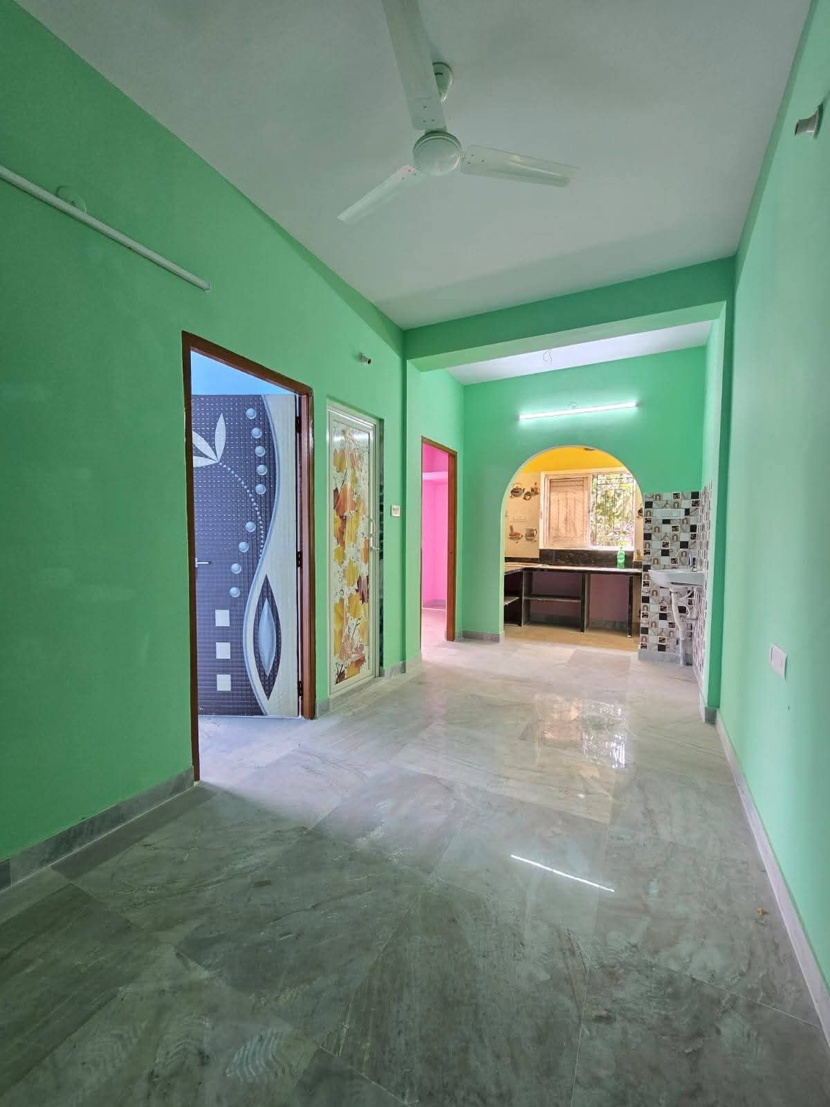2 BHK residential in Tollygunge metro station, Mahanayak Uttam Kumar Metro Station, Kolkata, Kolkata — photo 1
