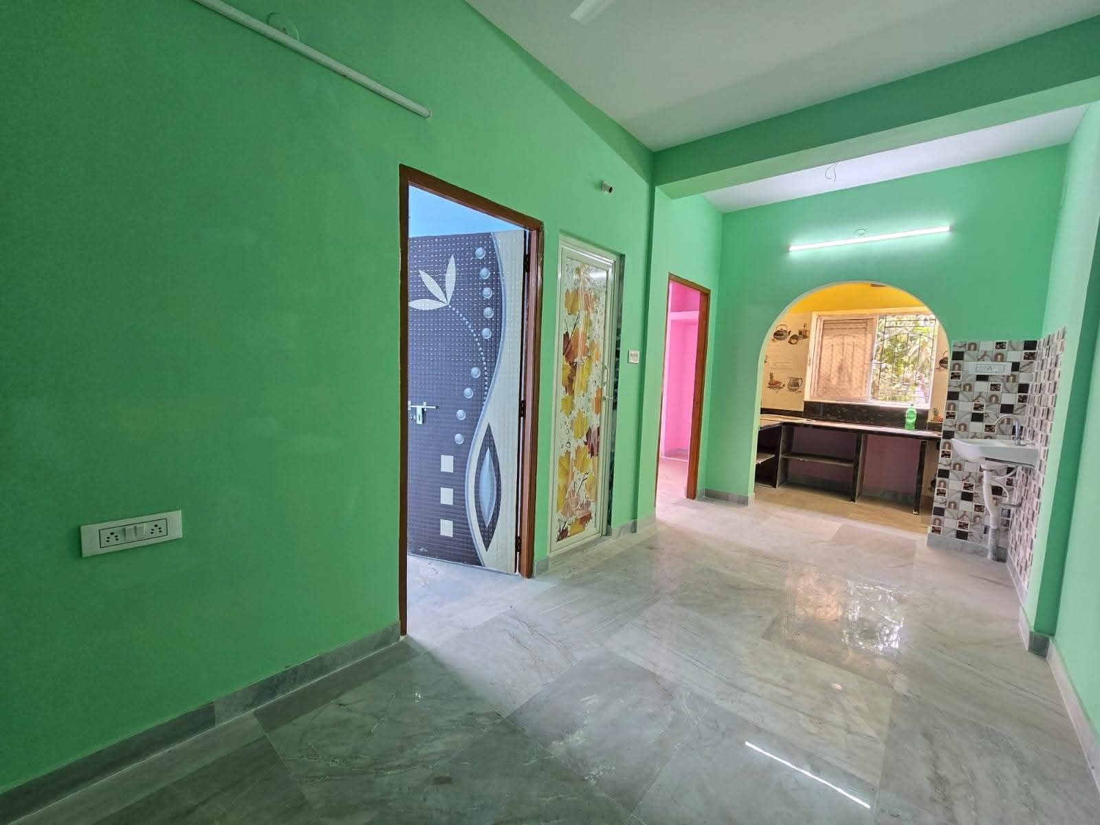 2 BHK residential in Tollygunge metro station, Mahanayak Uttam Kumar Metro Station, Kolkata, Kolkata — photo 2